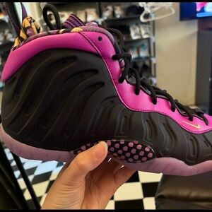 Boys Nike Foams